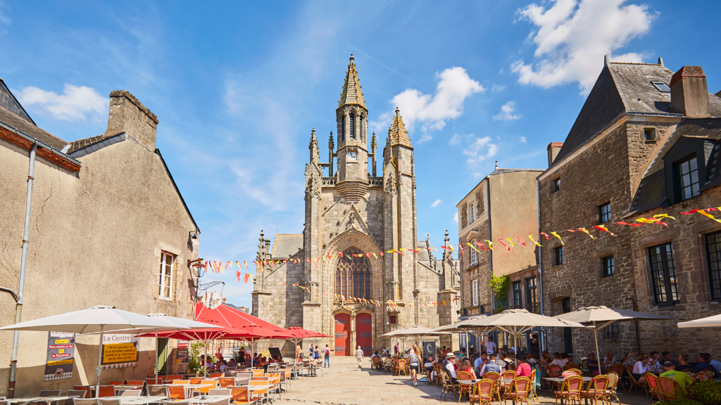 Image de remplacement pour la vidéo : <p>Une restauration de 10 ans pour la Collégiale Saint-Aubin</p>

